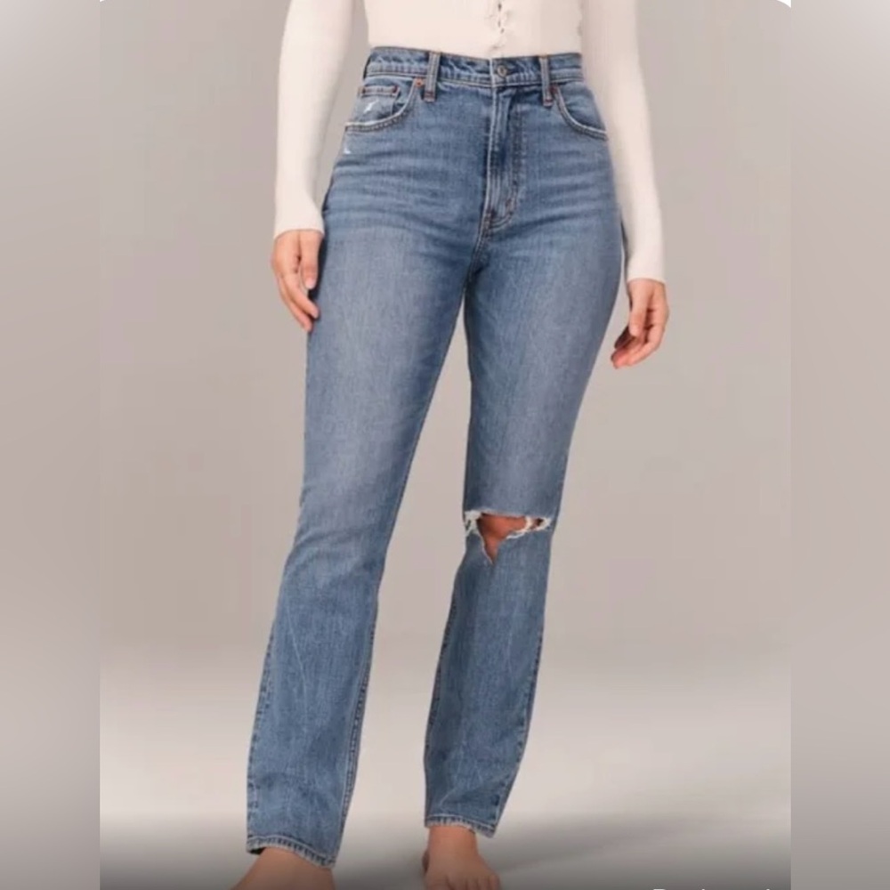 Abercrombie 90s slim straight ultra high rise denim jeans. Size 4s/27
